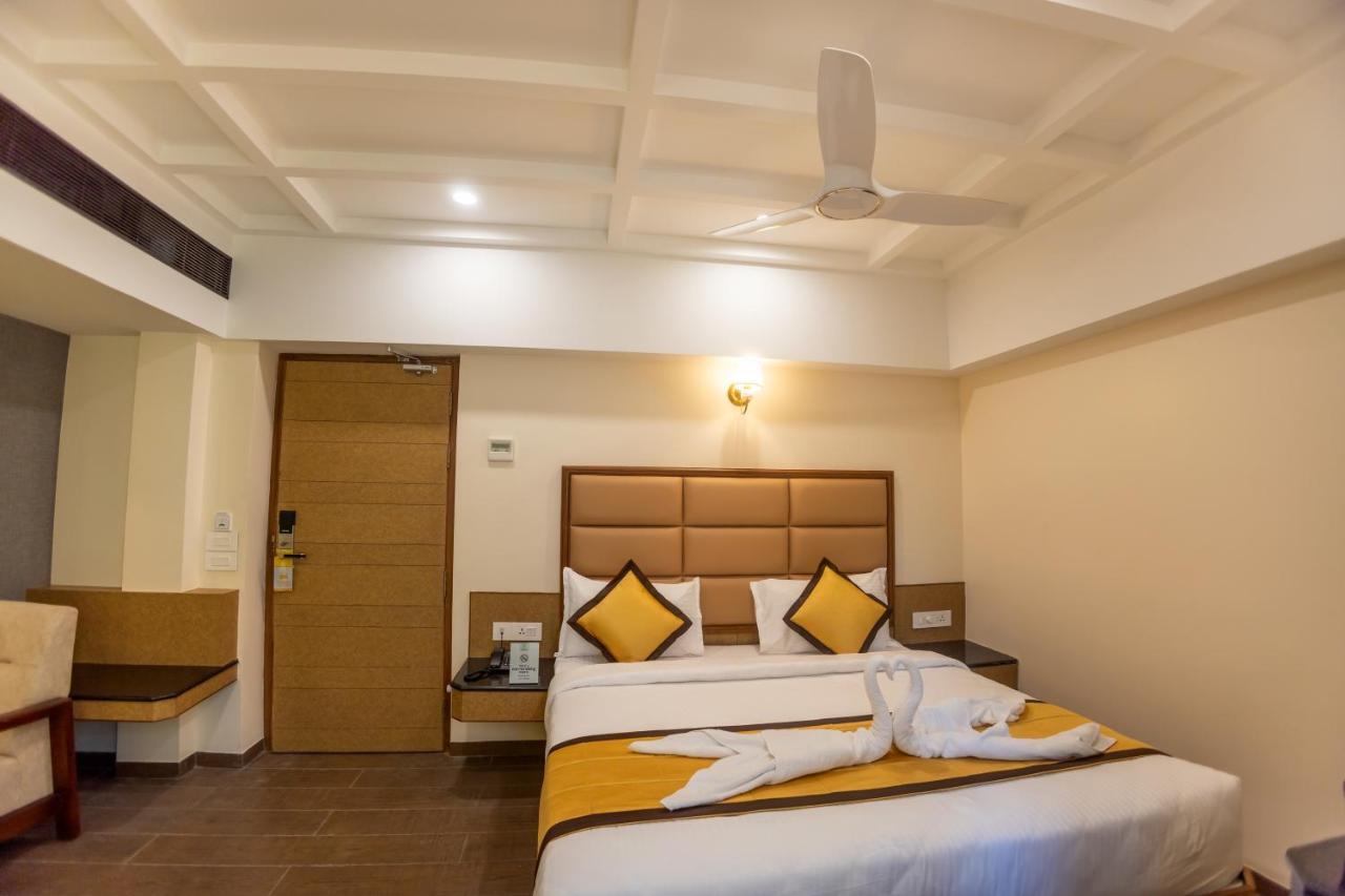 Hotel Grand Sabarees Madurai Exteriör bild