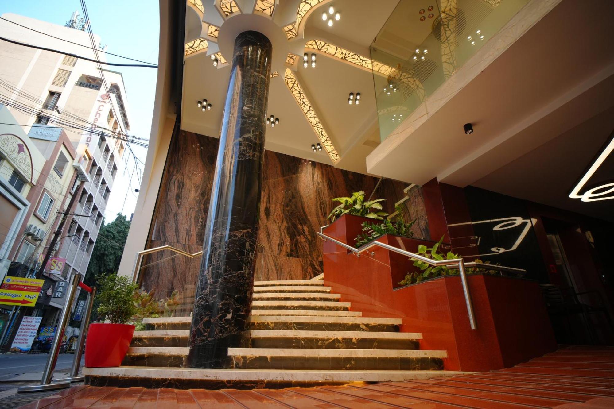 Hotel Grand Sabarees Madurai Exteriör bild