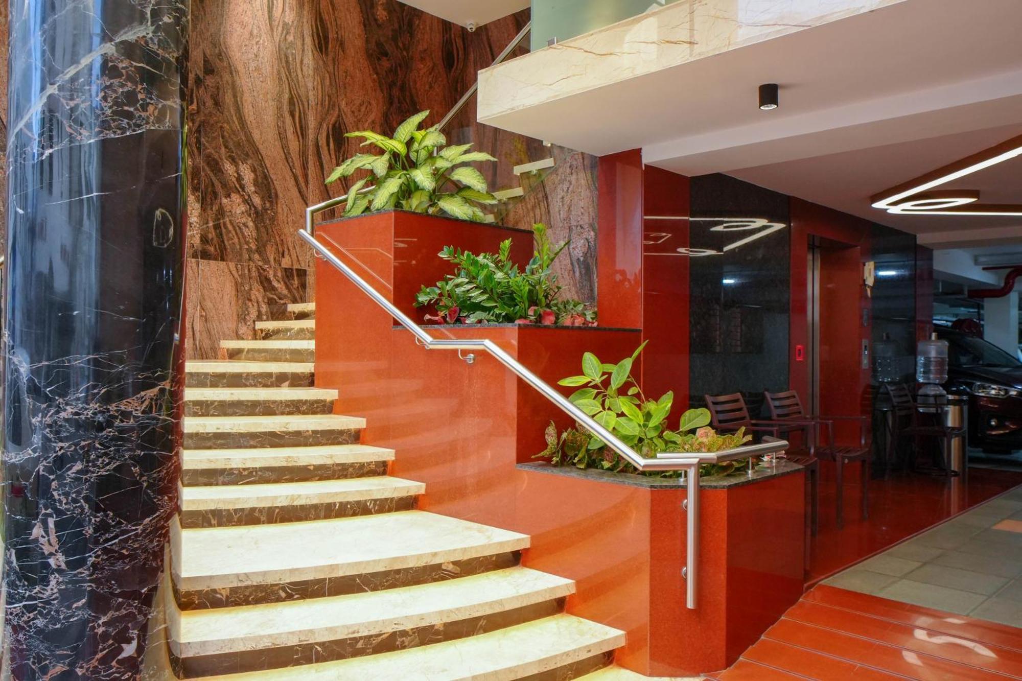 Hotel Grand Sabarees Madurai Exteriör bild